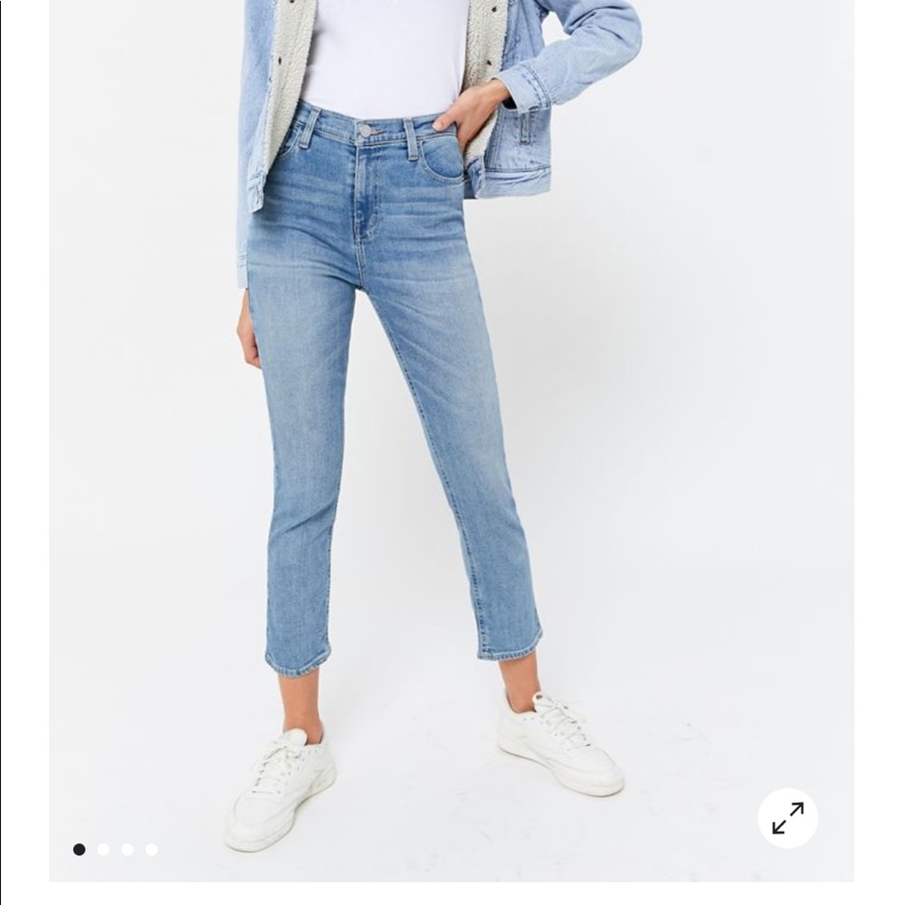 BDG Cropped Girlfriend Denim